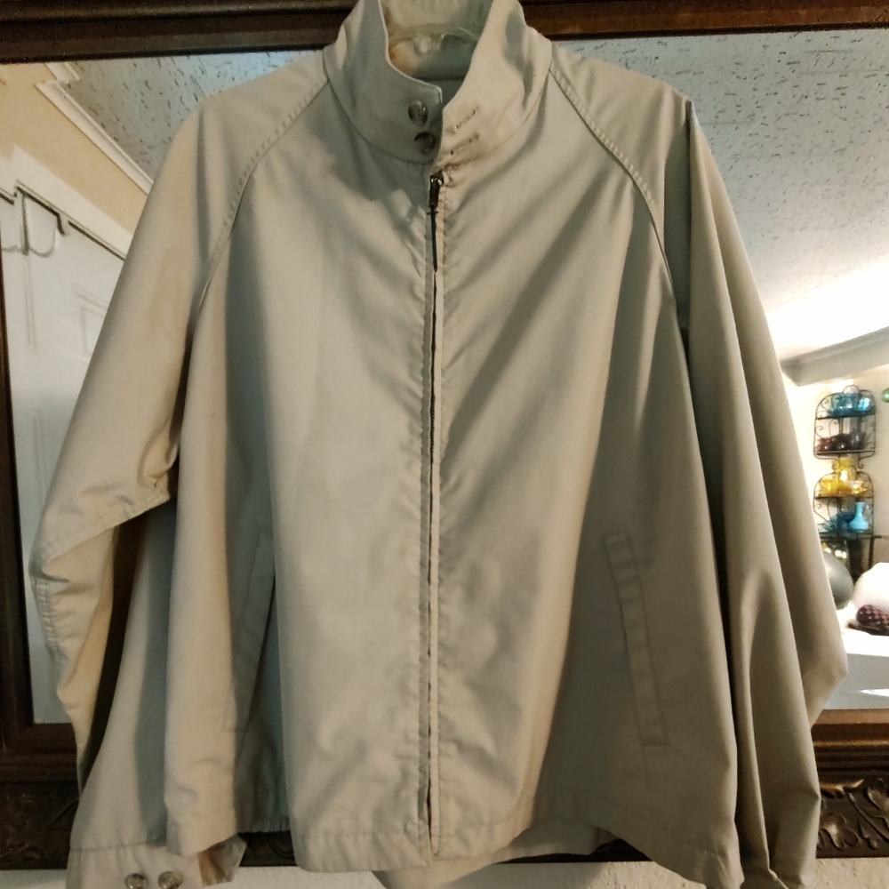 London fog men's summer weight jacket. Size 44.